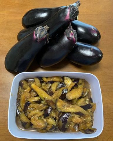 賀山農園さんからのご提供でナスの甘辛煮を作りました！