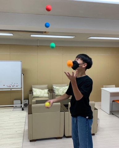 子ども食堂に、パフォーマーの大雅君が来てくれました！