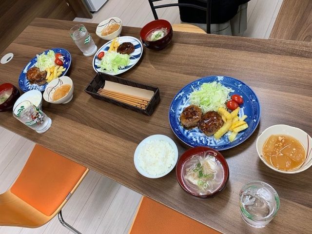 先週の子ども食堂は、 ハンバーグ、冬瓜の鶏ひき肉あんかけ、水餃子スープでした！