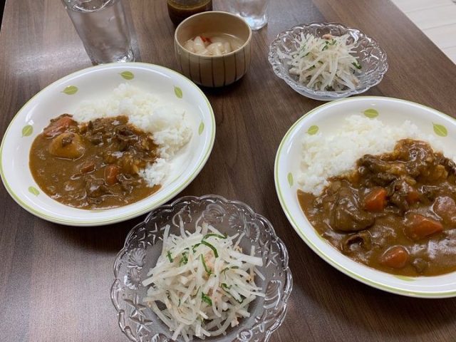 先週１１月１６日の子ども食堂の カレーライスと大根サラダでした！