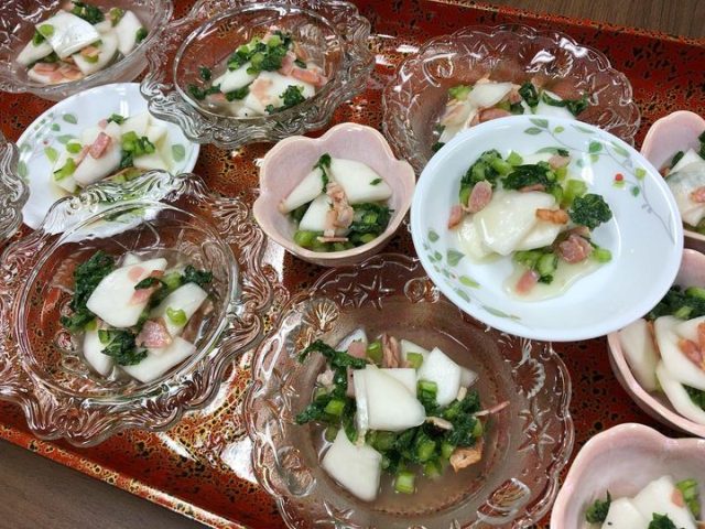 加賀山農園さんからご提供頂いたカブでカブとベーコンのマリネを作りました！