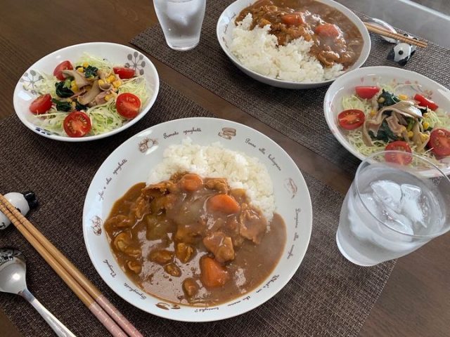 １１月３０日の子ども食堂はカレーライスとサラダでした！