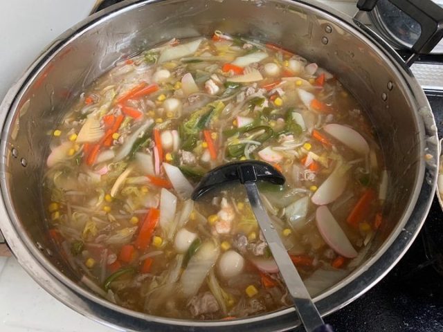 １２月７日の子ども食堂の皿うどんの仕込み中です！