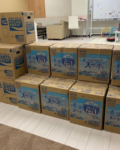 たくさんの水とポカリスエットをご提供頂きました！