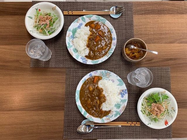 １０月４日の子ども食堂のカレーライスとサラダです！