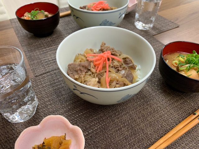 １月１７日の子ども食堂の牛丼と豚汁です！