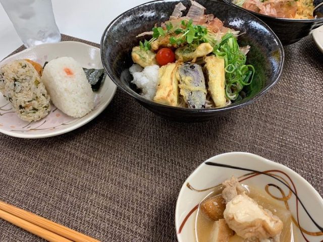 ５月８日の子ども食堂のとり天おろしそば、大根と厚揚げの煮物、おにぎりです！