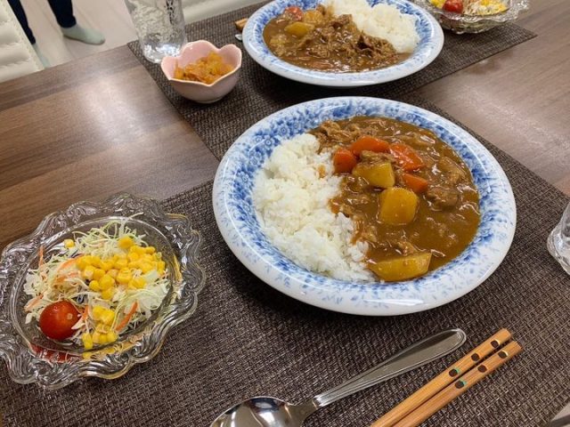 ６月５日の子ども食堂の豚肉のカレーライスとサラダです！