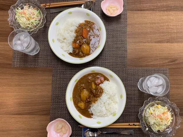 ７月２４日の子ども食堂のカレーライスと野菜です！
