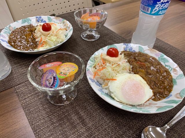 ８月２８日の子ども食堂の、キーマカレーとアンパンマンゼリーとアクエリアスです！