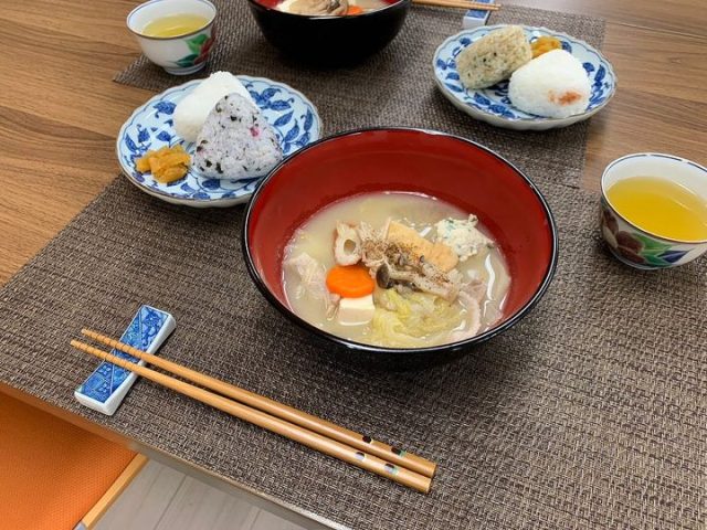 １０月１６日の子ども食堂のちゃんこ鍋とおにぎりです！
