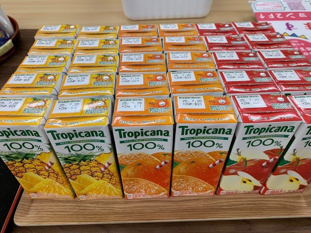 トロピカルのフルーツ１００%ジュースをご提供させて頂きました！