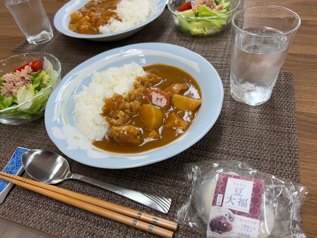 ５月７日のチキンカレーライスとサラダとご提供頂きました、大福です！