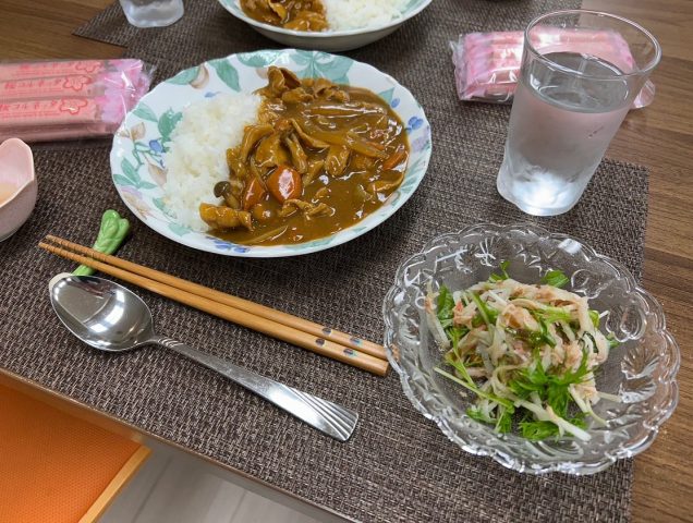 ６月１１日の子ども食堂の和風カレー、カニサラダ、桜コルネットです！