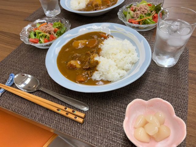 ９月１０日のカレーライスとサラダです！