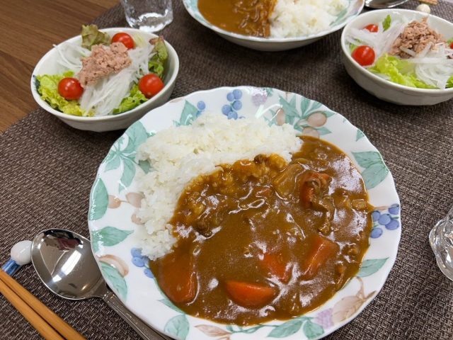1月21日のカレーライスとサラダです!