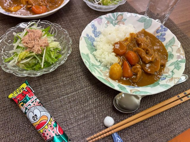 ２月１８日のカレーとサラダです！