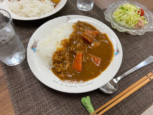 5月6日のカレーライスとサラダです!